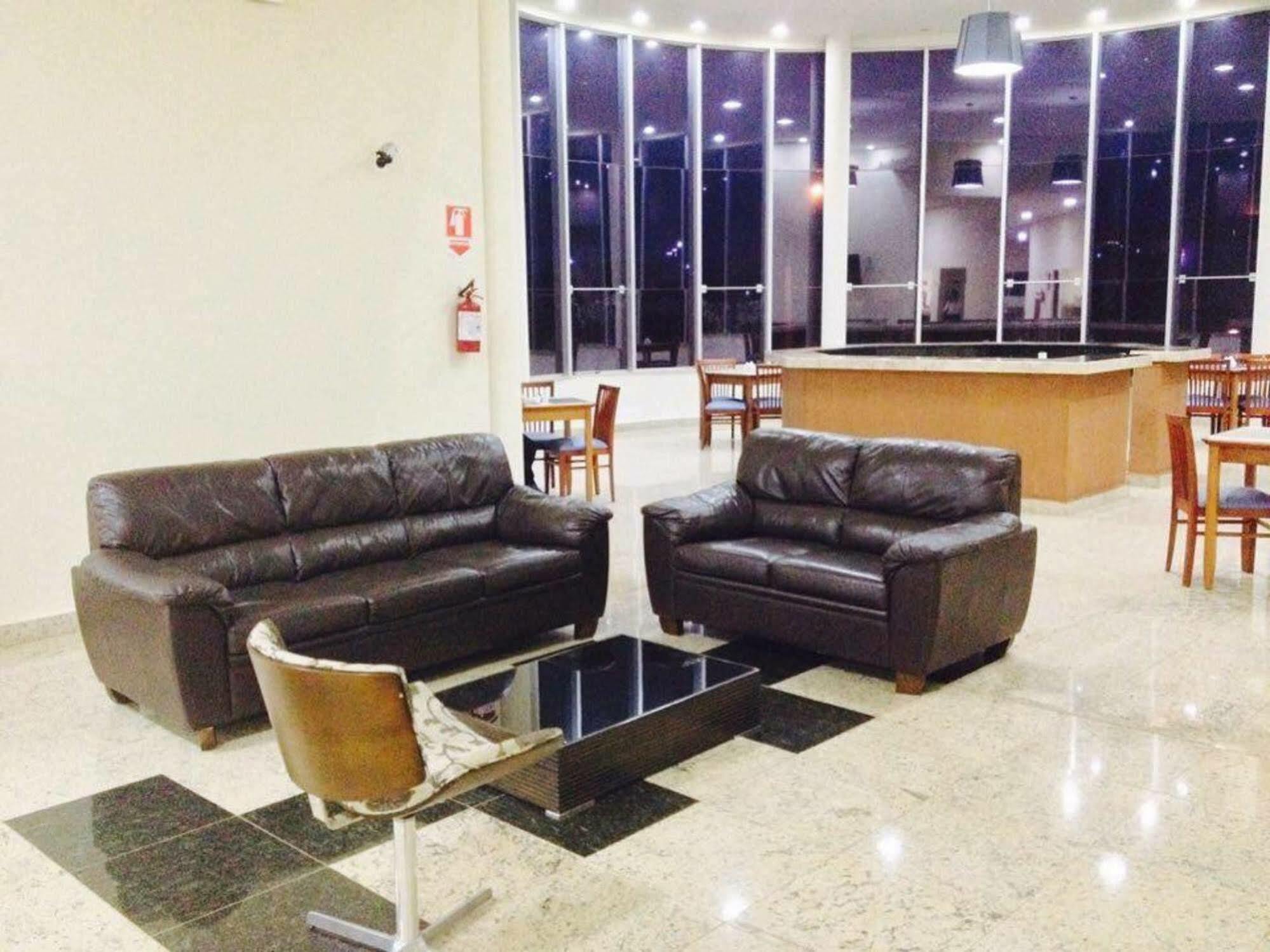 Habitat Hotel 皮拉苏农加 外观 照片